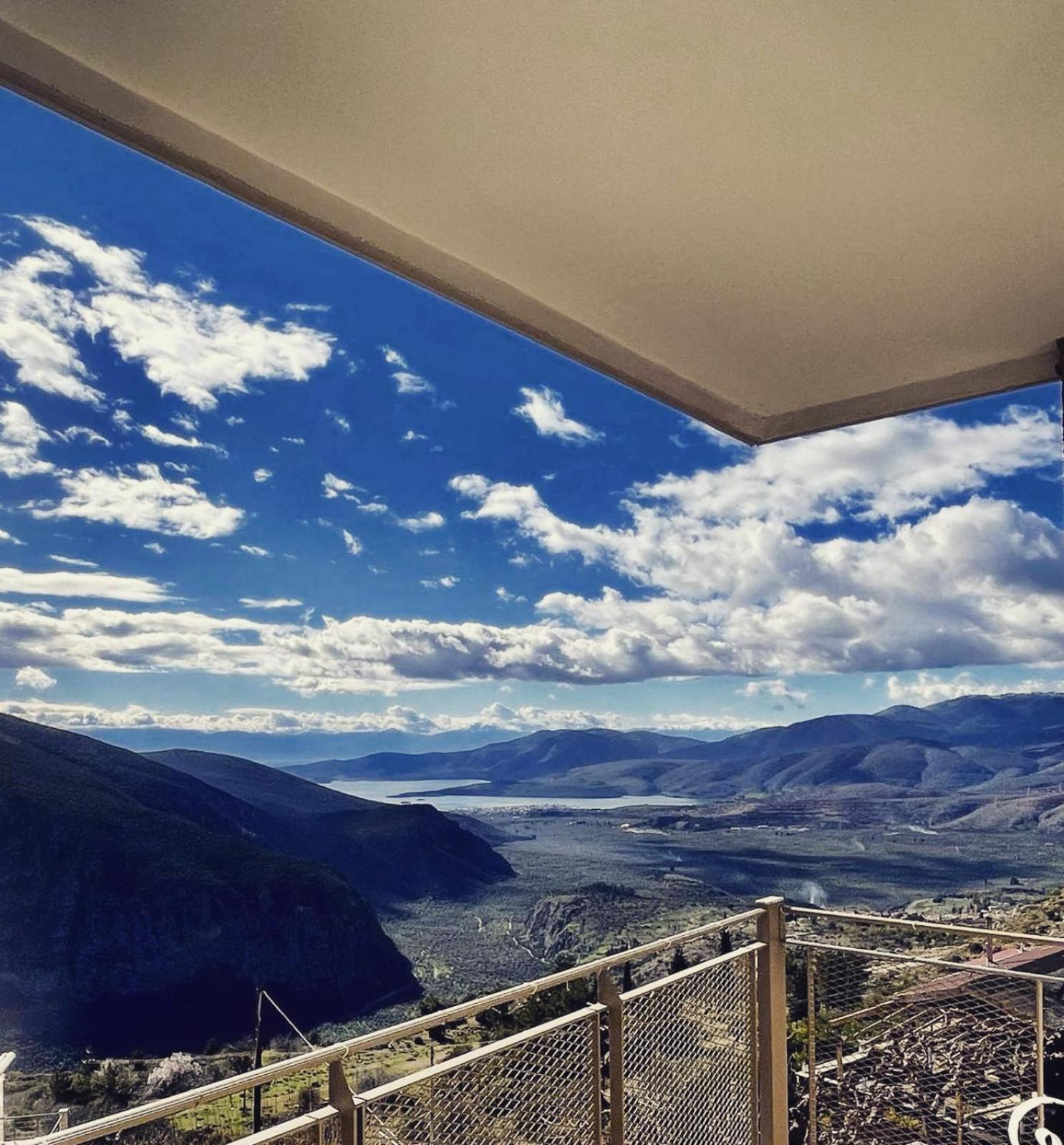 Nidimos Hotel Delphi Bagian luar foto